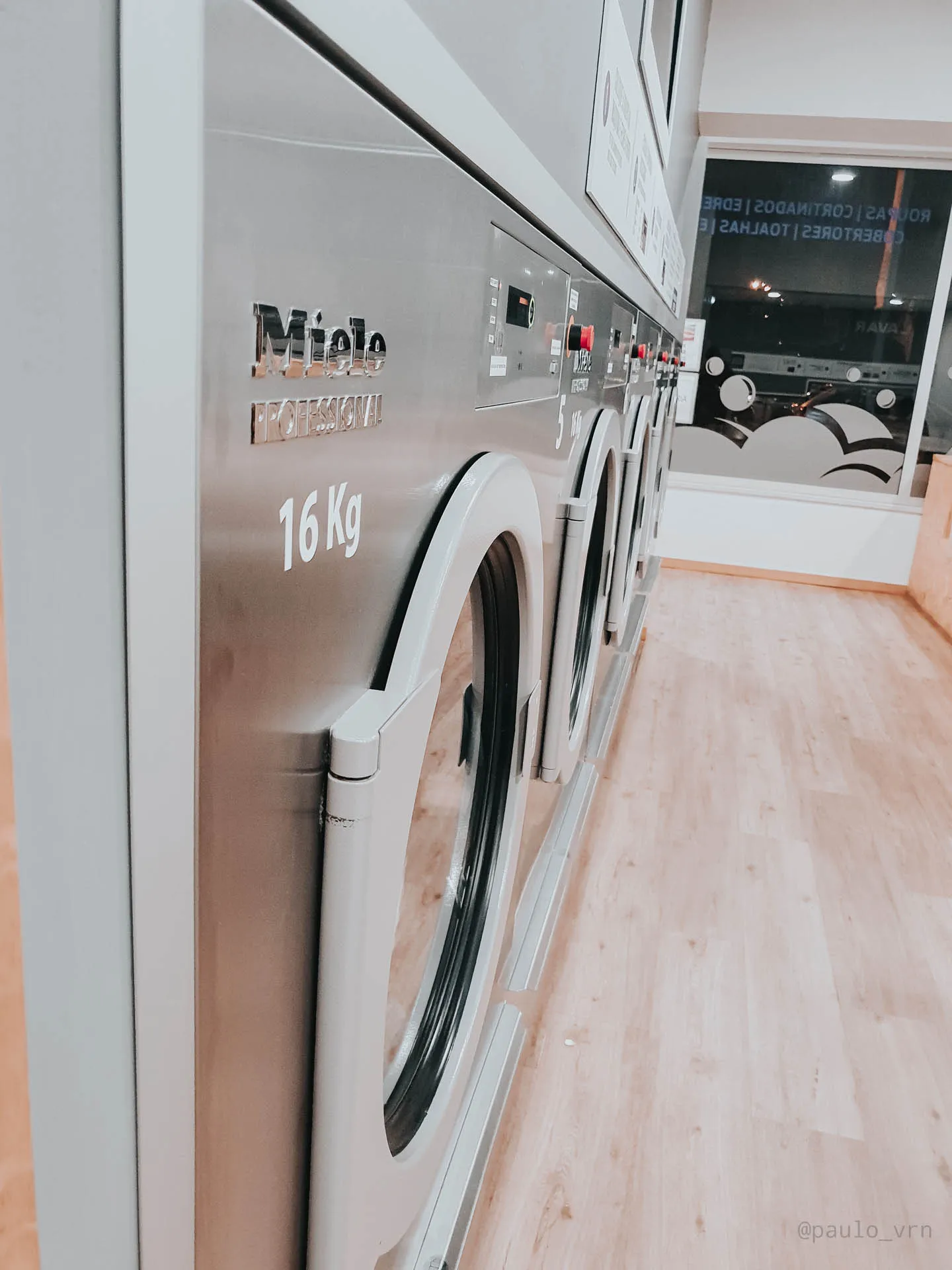 🌙 Laundry That Works Around Your Schedule